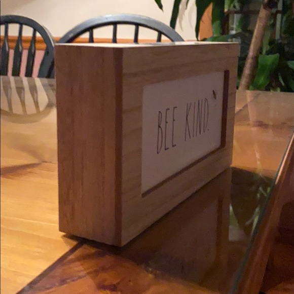NWT Rae Dunn “BEE KIND” wooden sign 🐝 - Picture 2 of 6